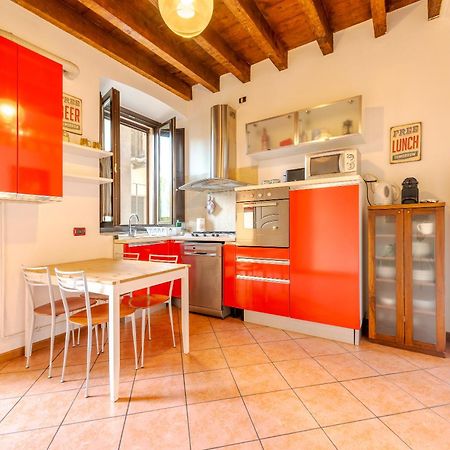 Guest Planet - Rosso Milano Apartment - Navigli Area Exterior photo