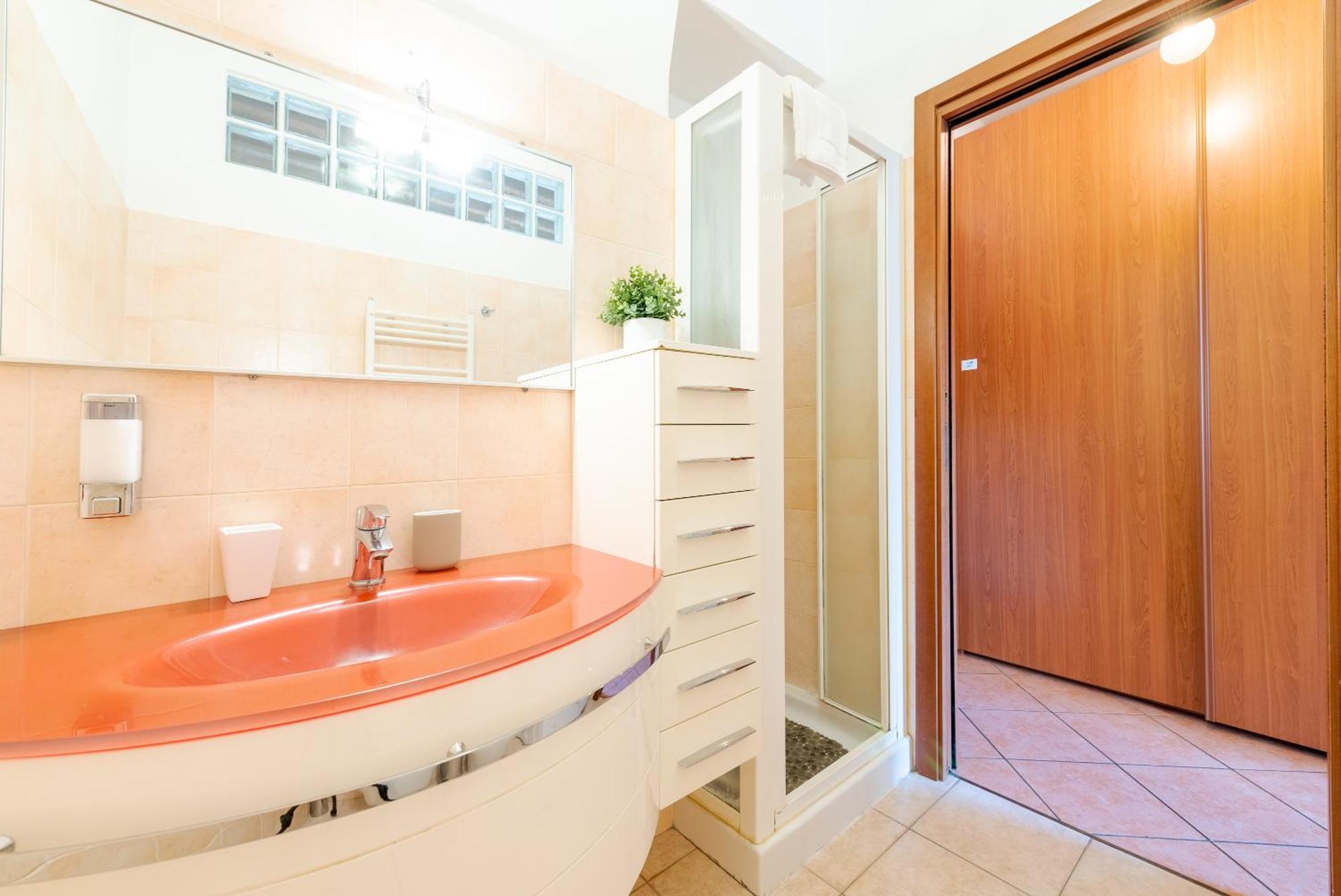 Guest Planet - Rosso Milano Apartment - Navigli Area Exterior photo